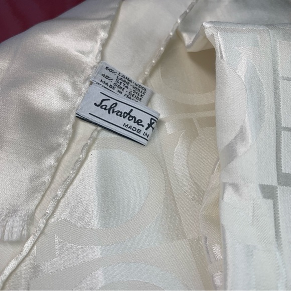 Salvatore Ferragamo Ivory Logo Scarf - Picture 11 of 13